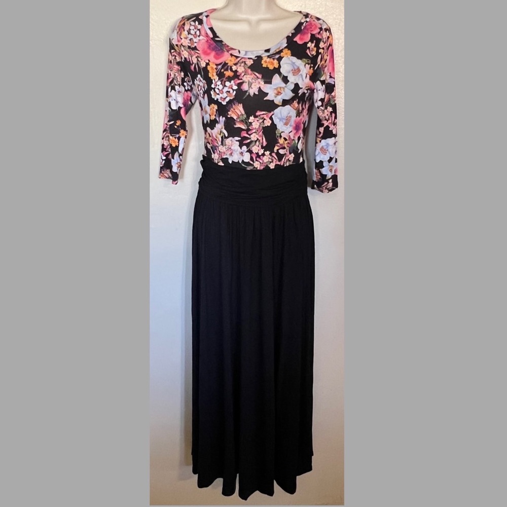 Leggings Queen Black Floral Dress